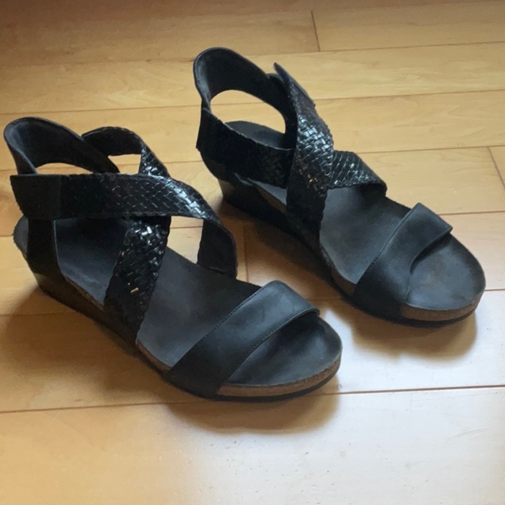Naot black leather sandals
